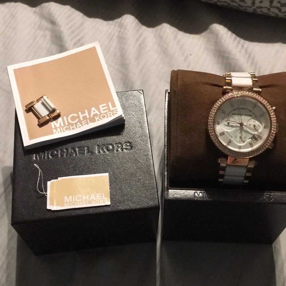 Michael Kors Rose Gold Watch - Picture 7 of 7